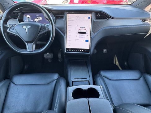 Used 2018 Tesla Model X image 23