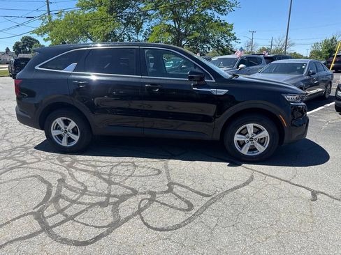 Used 2023 Kia Sorento LX AWD/4WD image 4