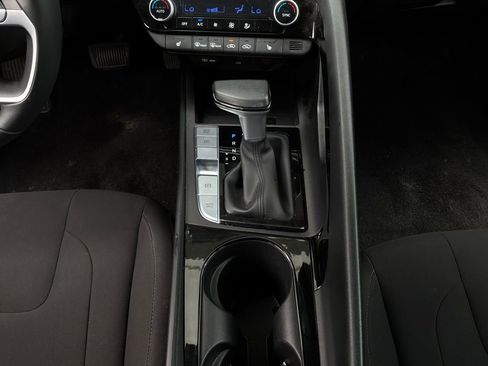 Used 2025 Hyundai Elantra SEL FWD image 14