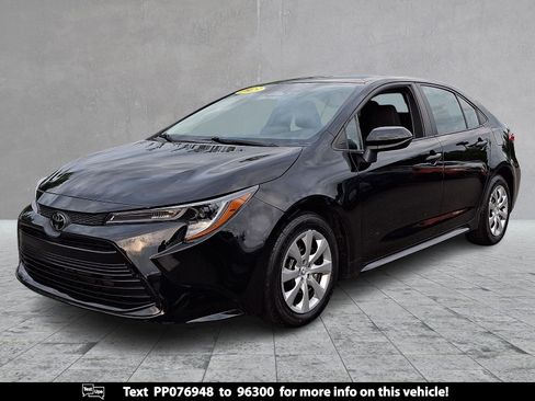 Used 2023 Toyota Corolla LE FWD image 1