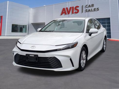Used 2025 Toyota Camry LE FWD image 1