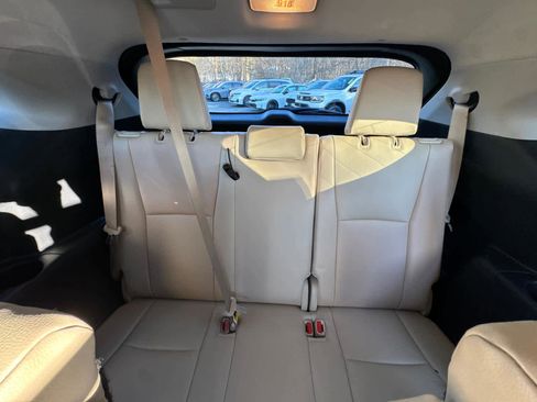 Used 2023 Toyota Highlander XLE image 34