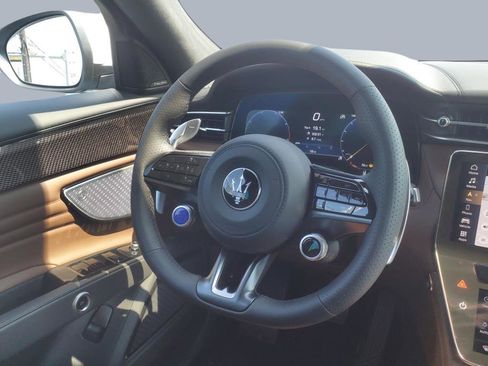 New 2024 Maserati Grecale GT image 8