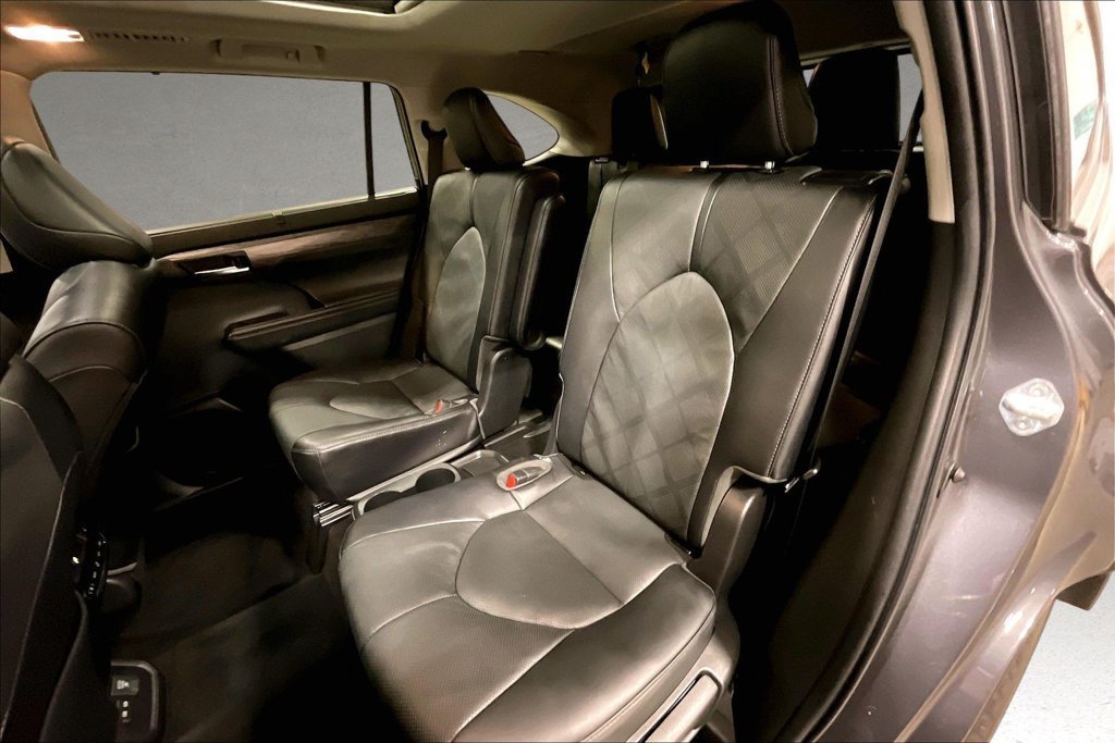 Used 2022 Toyota Highlander Platinum AWD/4WD image 23