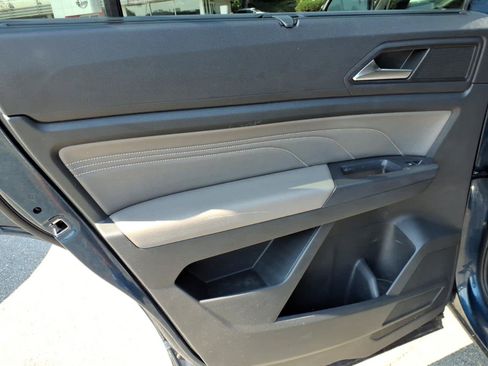 Used 2021 Volkswagen Atlas SE w/ Panoramic Sunroof Package AWD/4WD image 12