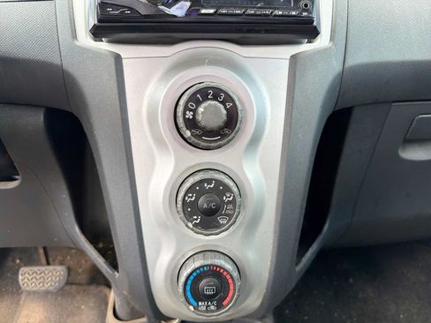 Used 2007 Toyota Yaris 2-Door Hatchback FWD image 12