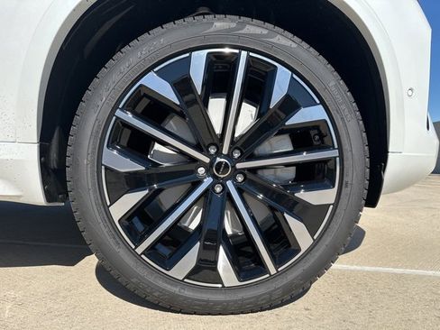 New 2026 Volvo XC90 B6 Plus w/ Protection Package Premier image 9