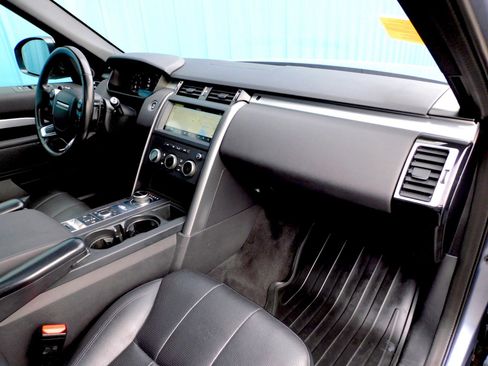 Used 2020 Land Rover Discovery Landmark image 22