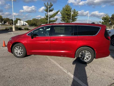 New 2026 Chrysler Pacifica Select image 19