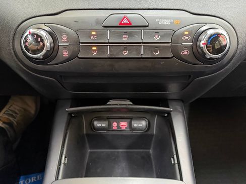 Used 2020 Kia Sorento LX AWD/4WD image 29