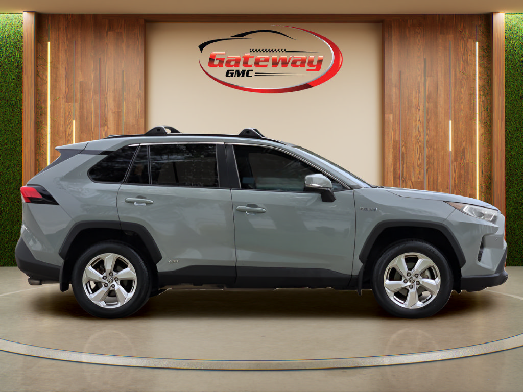 Used 2021 Toyota RAV4 XLE Premium AWD/4WD image 4