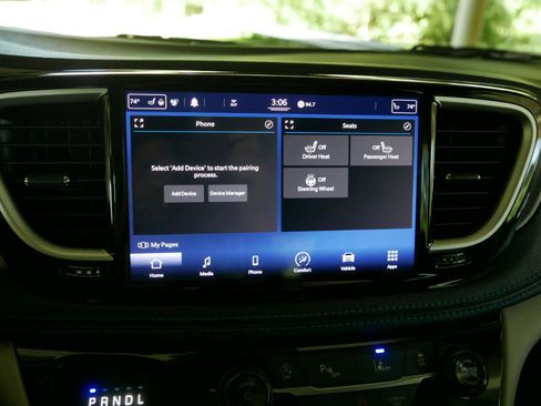 Used 2021 Chrysler Pacifica Touring-L image 14