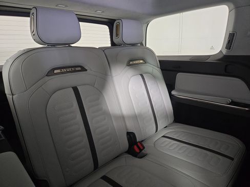 Used 2024 Rivian R1S Adventure AWD/4WD image 25