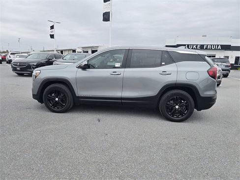 Used 2023 GMC Terrain SLE image 8