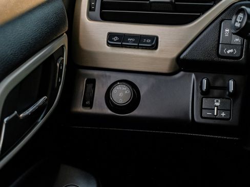 Used 2018 GMC Yukon Denali RWD image 29
