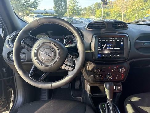 Used 2021 Jeep Renegade Latitude FWD image 5