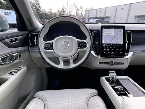 New 2026 Volvo XC90 T8 Ultra w/ Protection Package Premier image 15