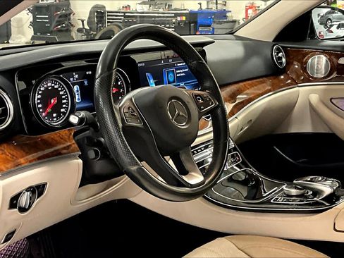 Used 2018 Mercedes-Benz E 300 image 13