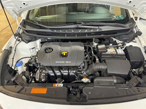 Used 2017 Kia Forte S image 27