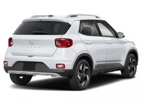 Used 2025 Hyundai Venue SEL FWD image 2