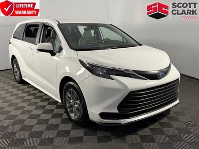 Used 2025 Toyota Sienna LE