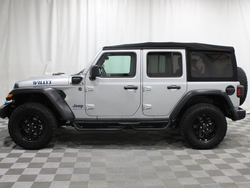 Used 2024 Jeep Wrangler Unlimited AWD/4WD image 28