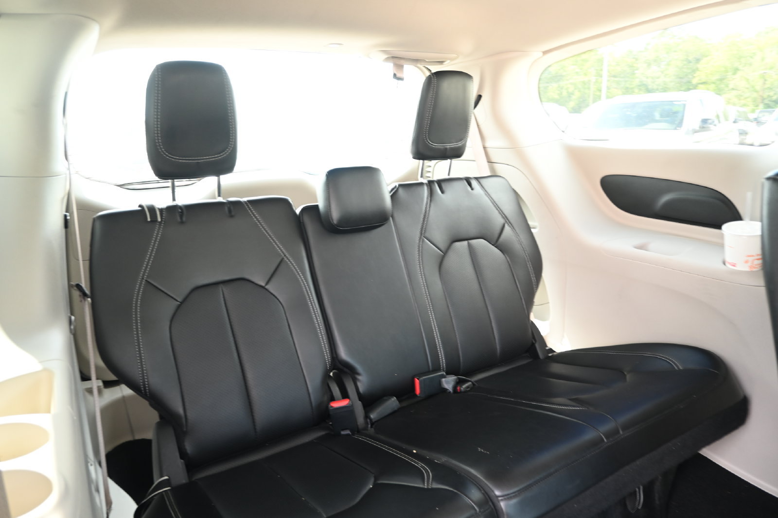Used 2024 Chrysler Pacifica Touring-L FWD image 32