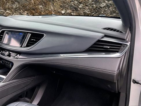 Used 2022 Buick Enclave Premium image 14