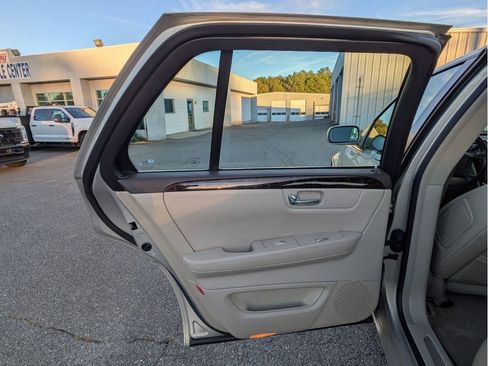 Used 2008 Cadillac DTS image 19