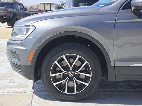 Used 2021 Volkswagen Tiguan SE image 9
