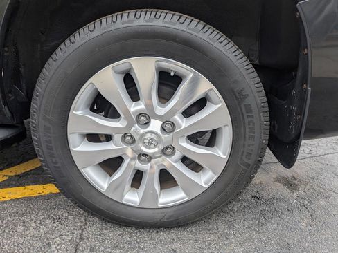 Used 2013 Toyota Sequoia Platinum image 12