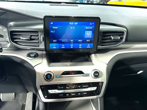 Used 2022 Ford Explorer XLT w/ Equipment Group 202A AWD/4WD image 22