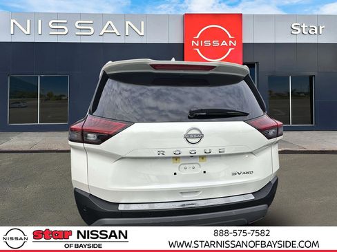 Used 2023 Nissan Rogue SV image 3
