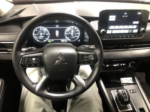 Used 2024 Mitsubishi Outlander SE image 25