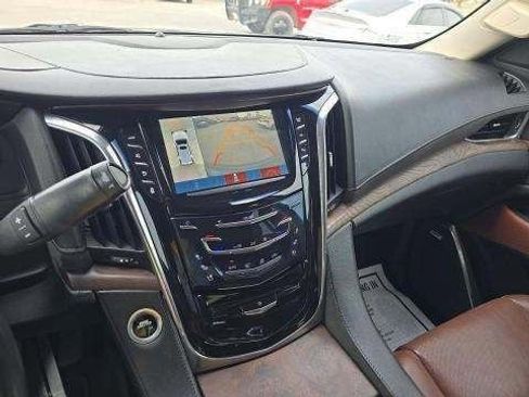 Used 2017 Cadillac Escalade Premium Luxury image 6