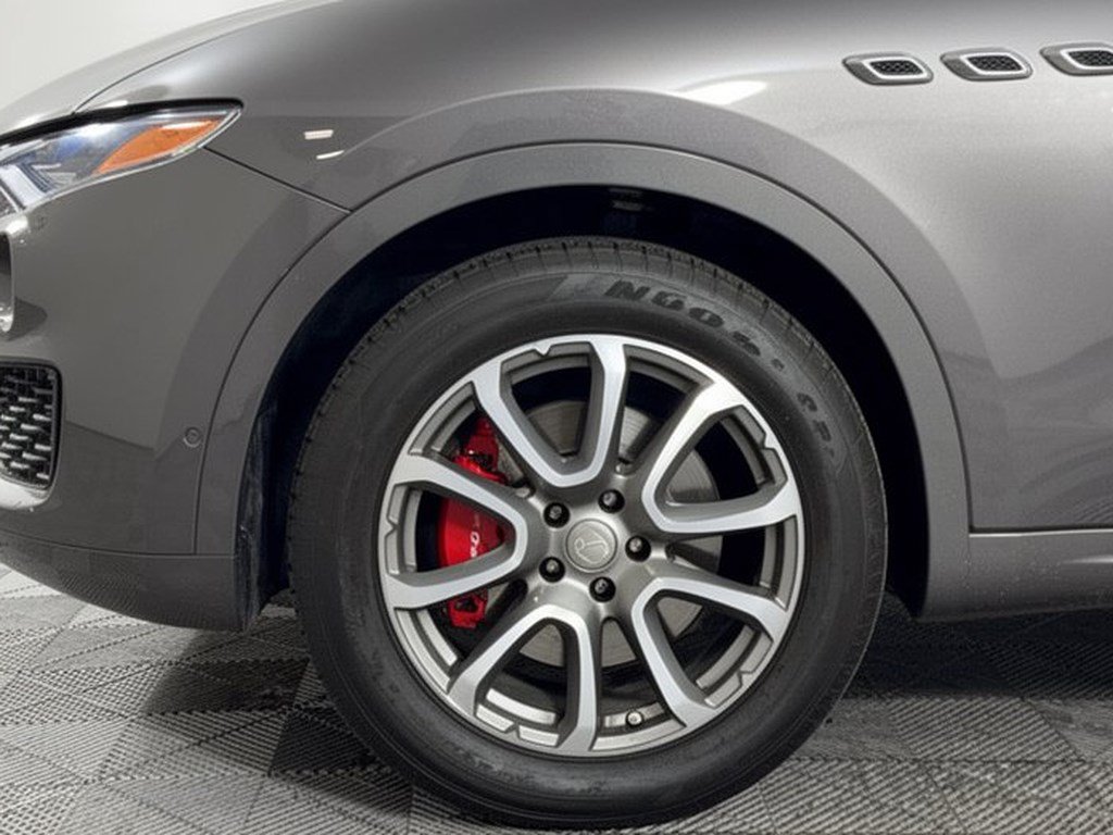 Used 2019 Maserati Levante AWD/4WD image 13