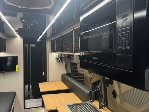 Used 2025 Mercedes-Benz Sprinter 2500 image 14