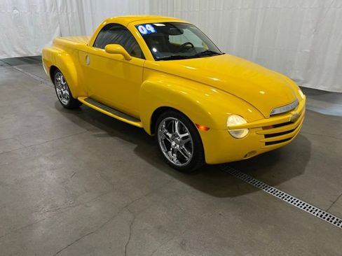 Used 2004 Chevrolet SSR w/ Preferred Equipment Group RWD image 9