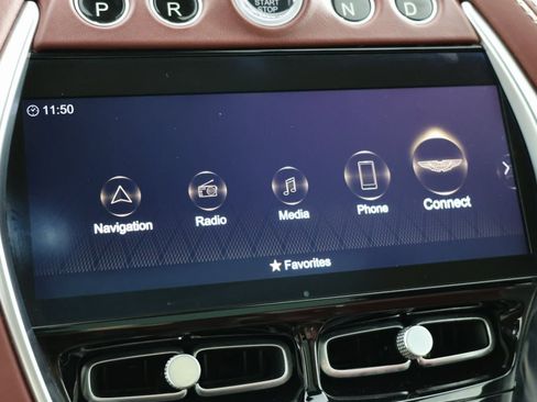 Used 2021 Aston Martin DBX image 48