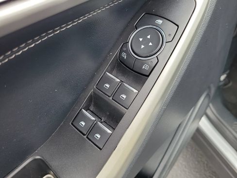 Used 2020 Ford Explorer XLT w/ Equipment Group 202A RWD image 16