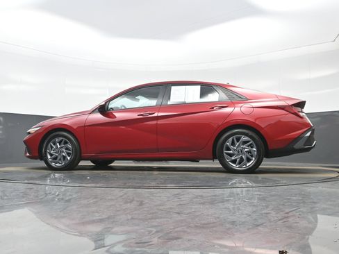 Certified 2025 Hyundai Elantra Blue image 26