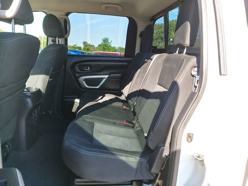 Used 2017 Nissan Titan SV AWD/4WD image 14