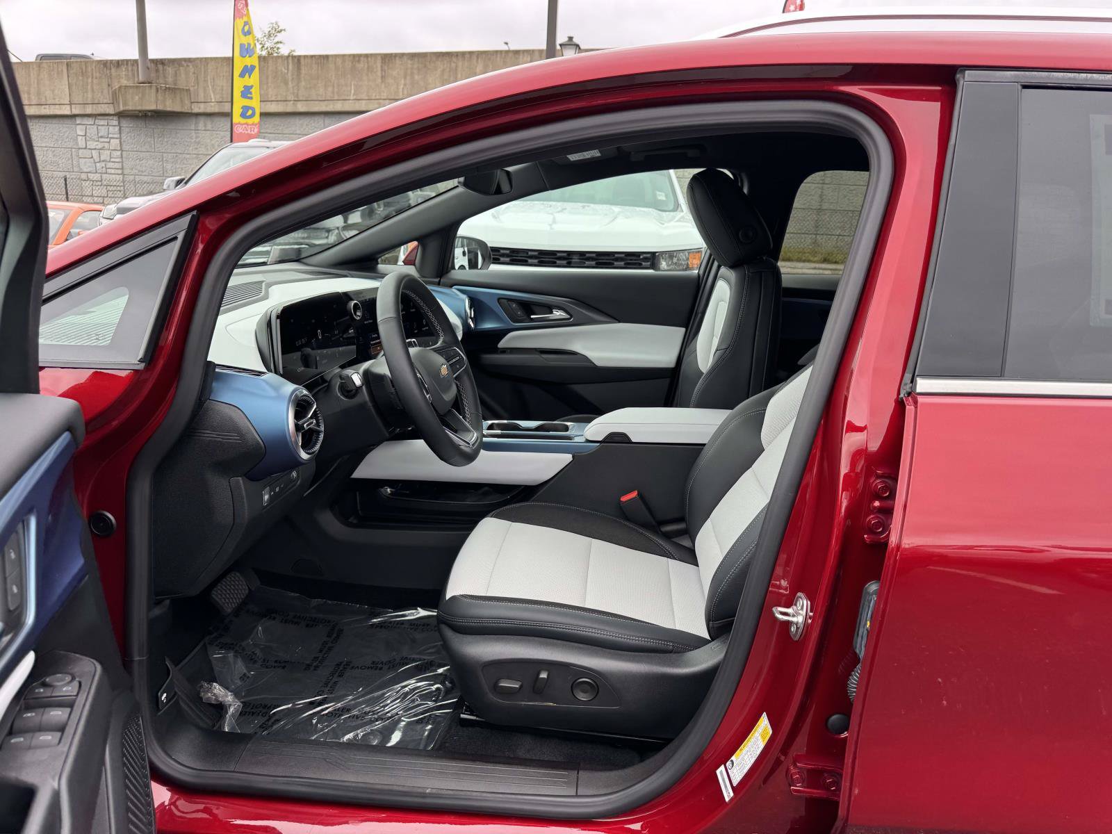 Used 2024 Chevrolet Equinox EV LT AWD/4WD image 21