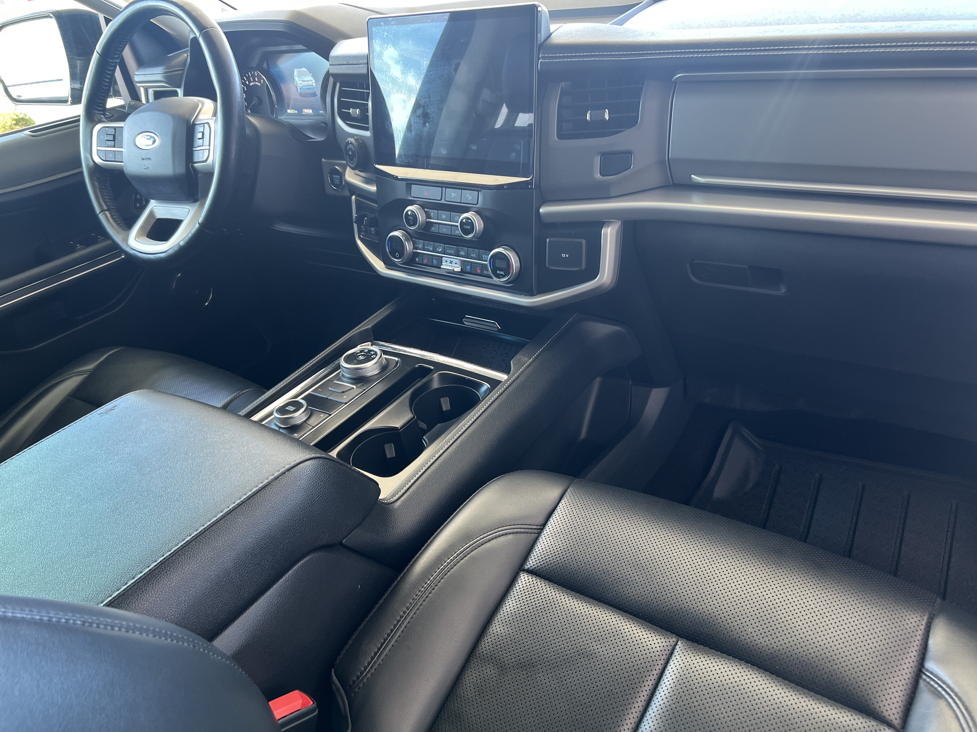 Used 2022 Ford Expedition XLT AWD/4WD image 14