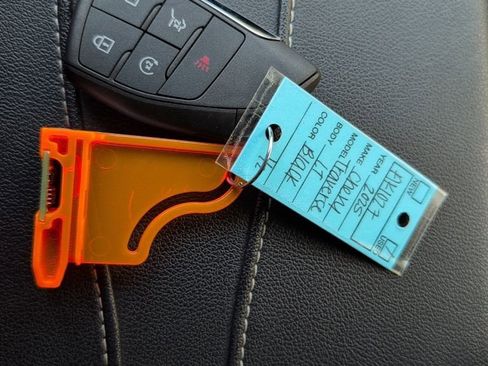 Used 2025 Chevrolet Traverse LT image 11