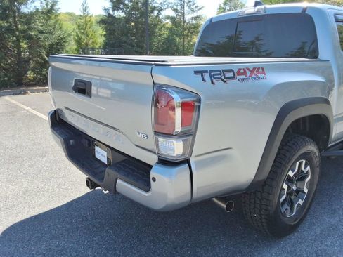 Used 2022 Toyota Tacoma TRD Off-Road w/ Technology Package image 15