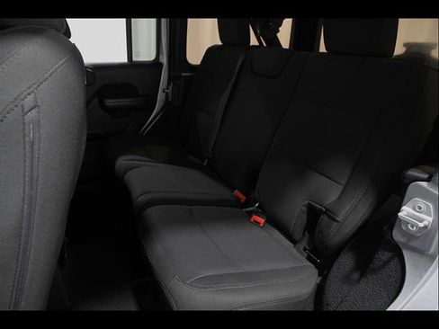 Used 2018 Jeep Wrangler Unlimited Sport S AWD/4WD image 18