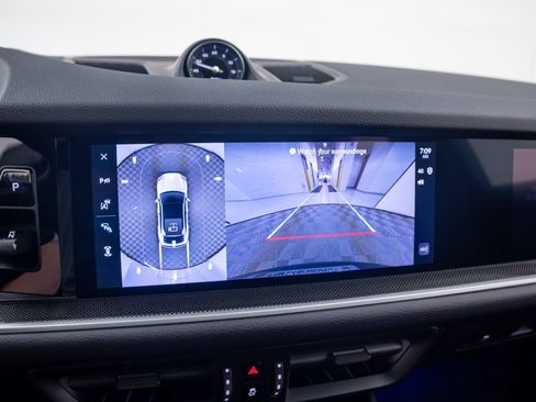 Certified 2025 Porsche Cayenne E-Hybrid Coupe AWD/4WD image 22
