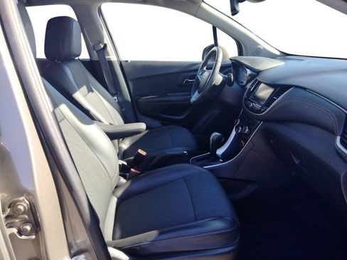 Used 2022 Chevrolet Trax LT w/ LT Convenience Package AWD/4WD image 15