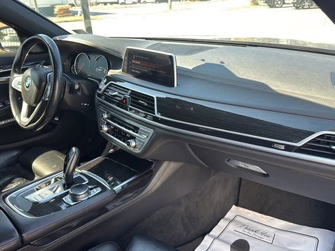 Used 2016 BMW 750i image 22